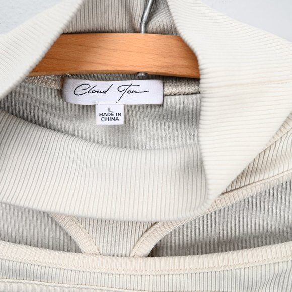 Ribbed Long Sleeve Cropped Turtleneck - Cream - Butterfly Chest Cutout - Sz L - Picture 2 of 5